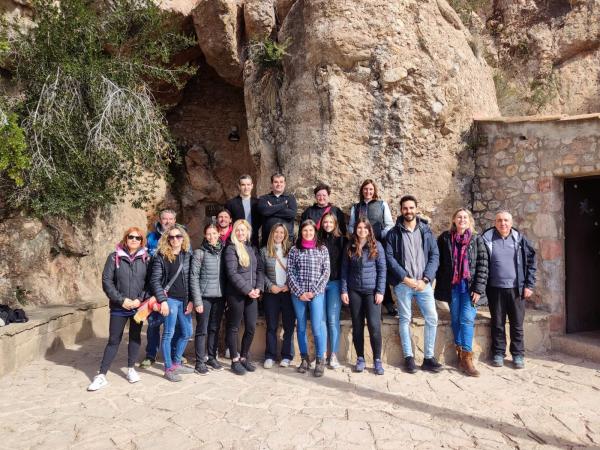 Els Punts d'Informació del Baix Llobregat visiten les Coves del Salnitre a Collbató