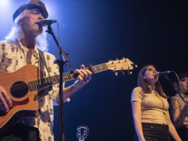 Steve and The Songbirds a La Platja de Cal Ninyo