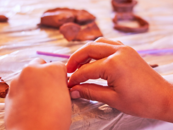 Tarda en família: Escultures de fang