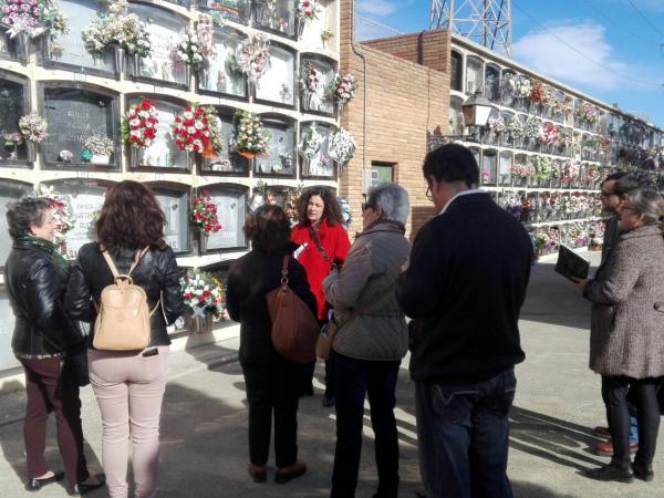 Visita cementiri.jpeg