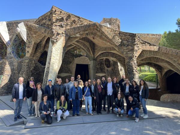 ls Punts d'Informació del Baix Llobregat visiten la Colònia Güell i la Cripta Gaudí