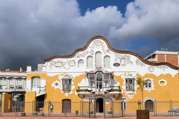 El Baix Llobregat presenta «La ruta de Gaudí i el modernisme»