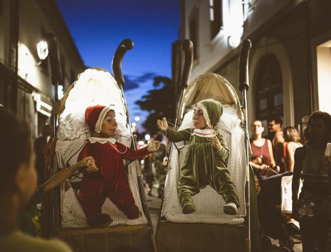 LE DUE E UN QUARTO. Senza denti