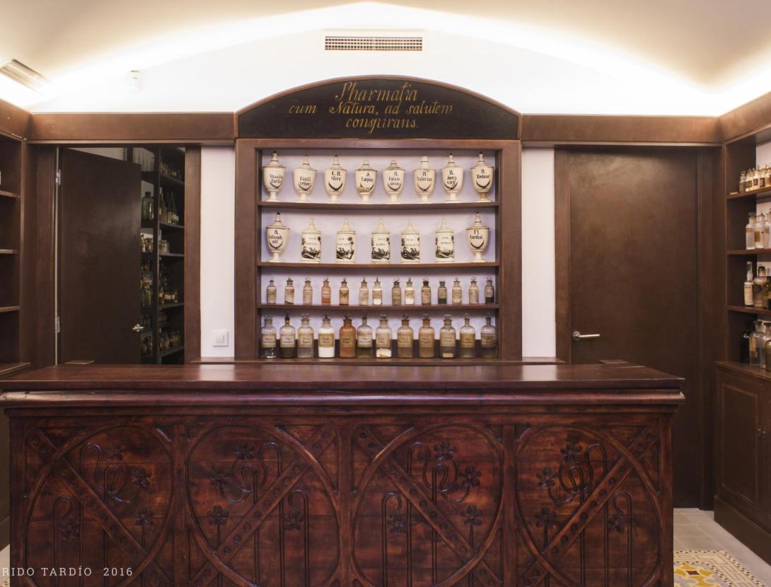 Visita comentada a l'antiga Farmàcia Bujons (1842-1957)