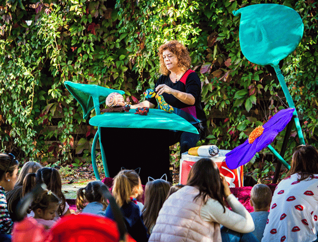 Hora del conte al Parc de la Muntanyeta amb "Anem a cercar la pluja"