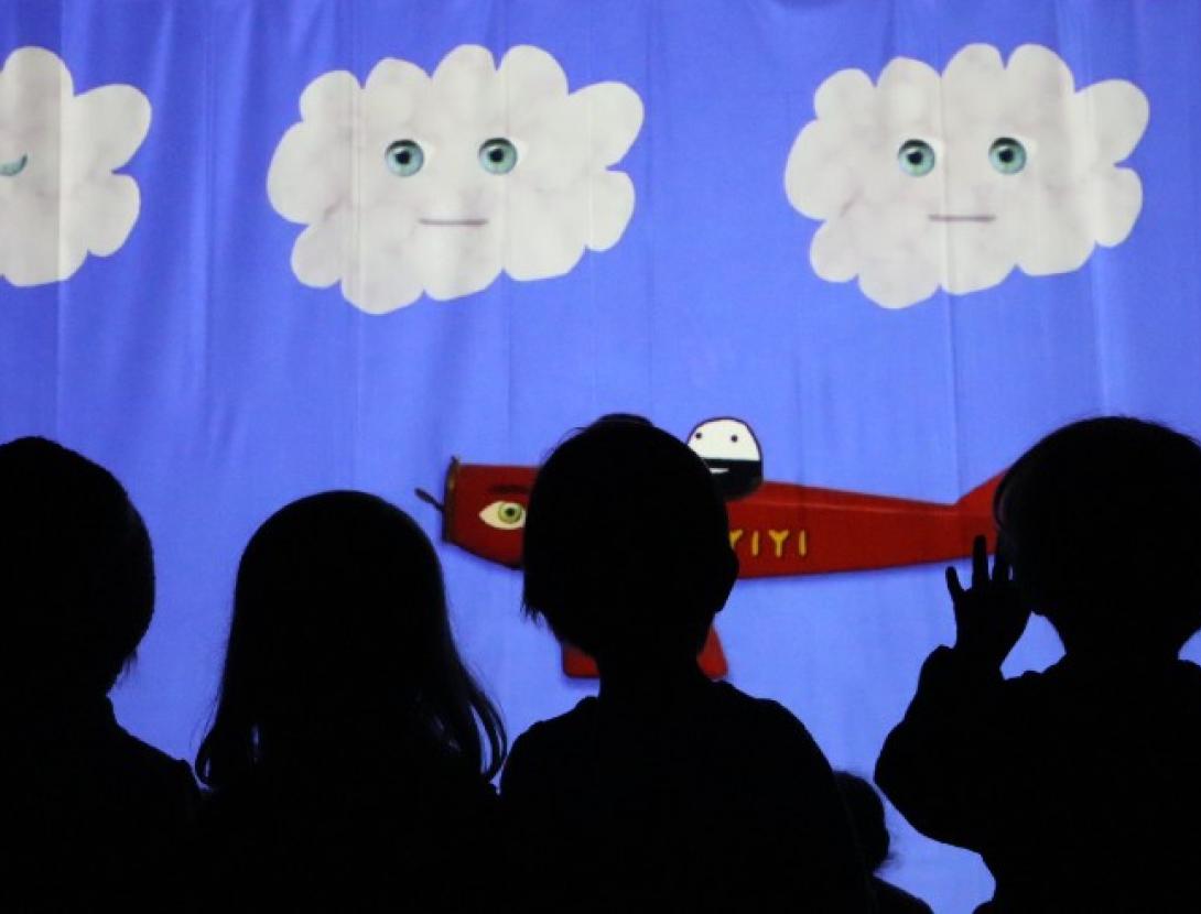 A Escena familar: Oh, Uh, Ah, Ei! Terra, aire, foc, aigua