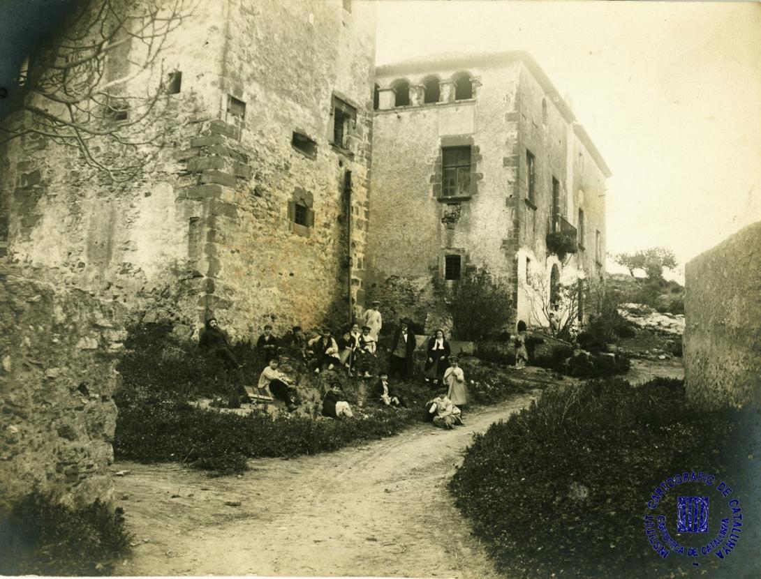Itinerari per les masies i torres de defensa de Castelldefels amb entrada complerta al Castell.