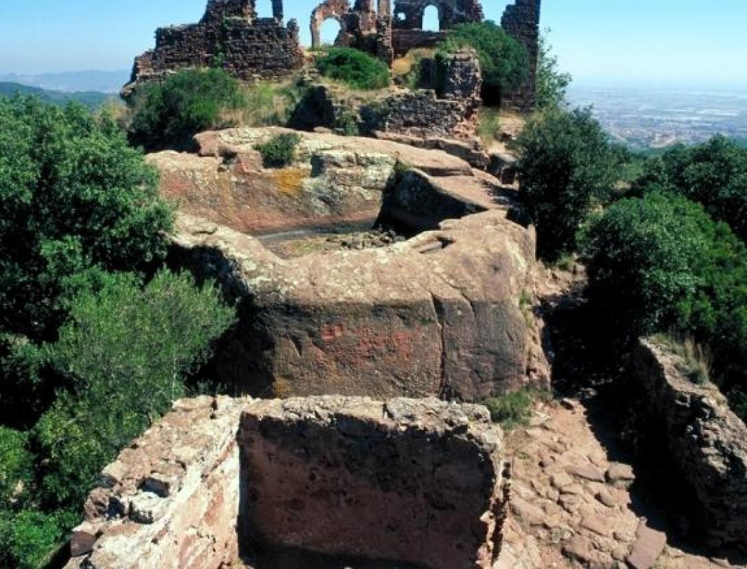Castell d'Eramprunyà. Arxiu Municipal Foto. Alvarez-Diestro.jpg