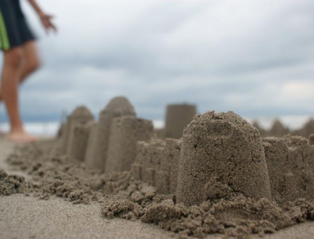 JUGATECAMBIENTAL - Construcció de castells i animals de sorra