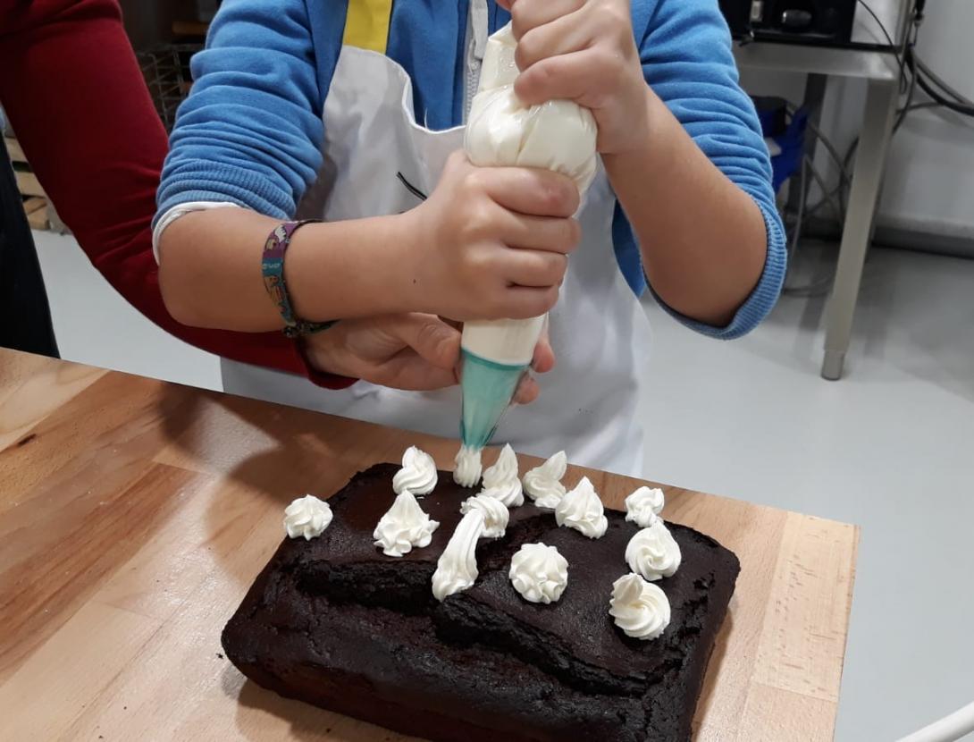 Decorando Pastel de Chocolate Estudio Walter Vogt