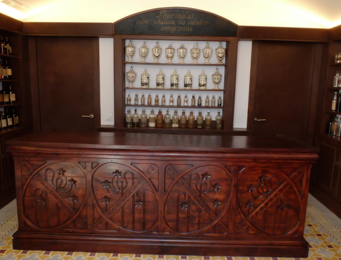 Visita comentada a l'antiga Farmàcia Bujons (1842-1957)