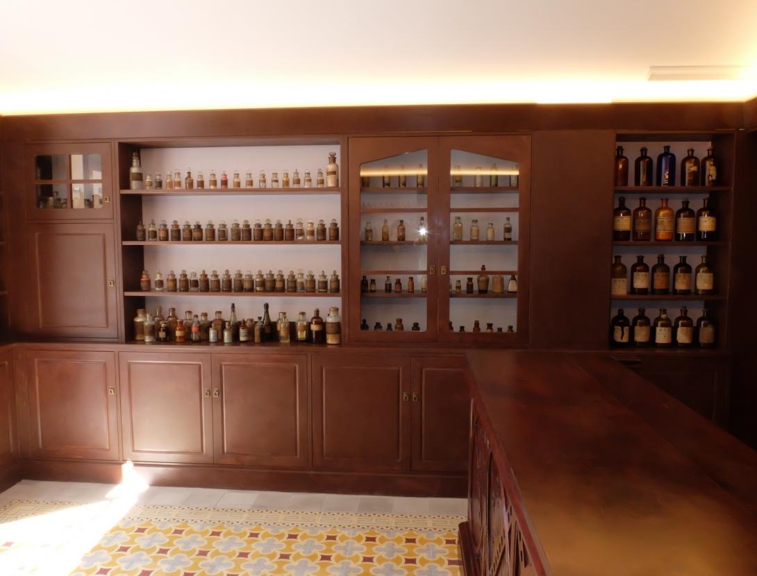 Visita comentada a l'antiga Farmàcia Bujons (1842-1957)