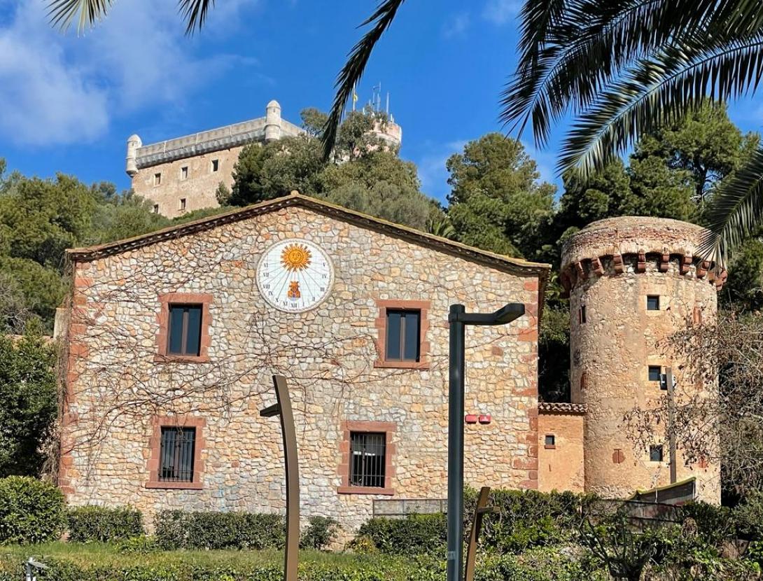 Itinerari per les masies i torres de defensa de Castelldefels amb entrada complerta al Castell.