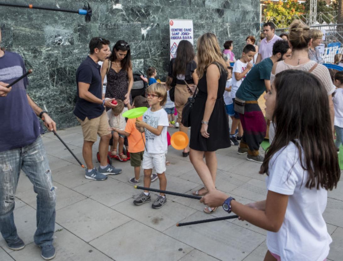 Taller de circ en família
