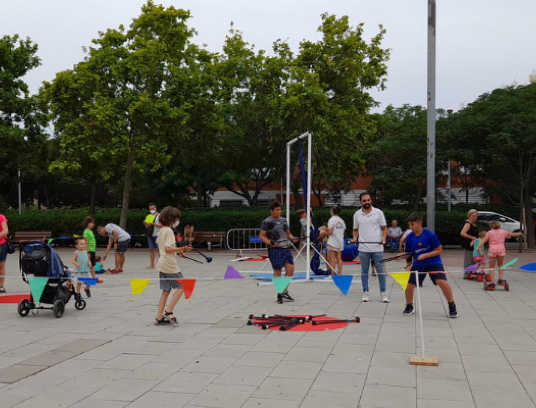 Circ en família a la plaça