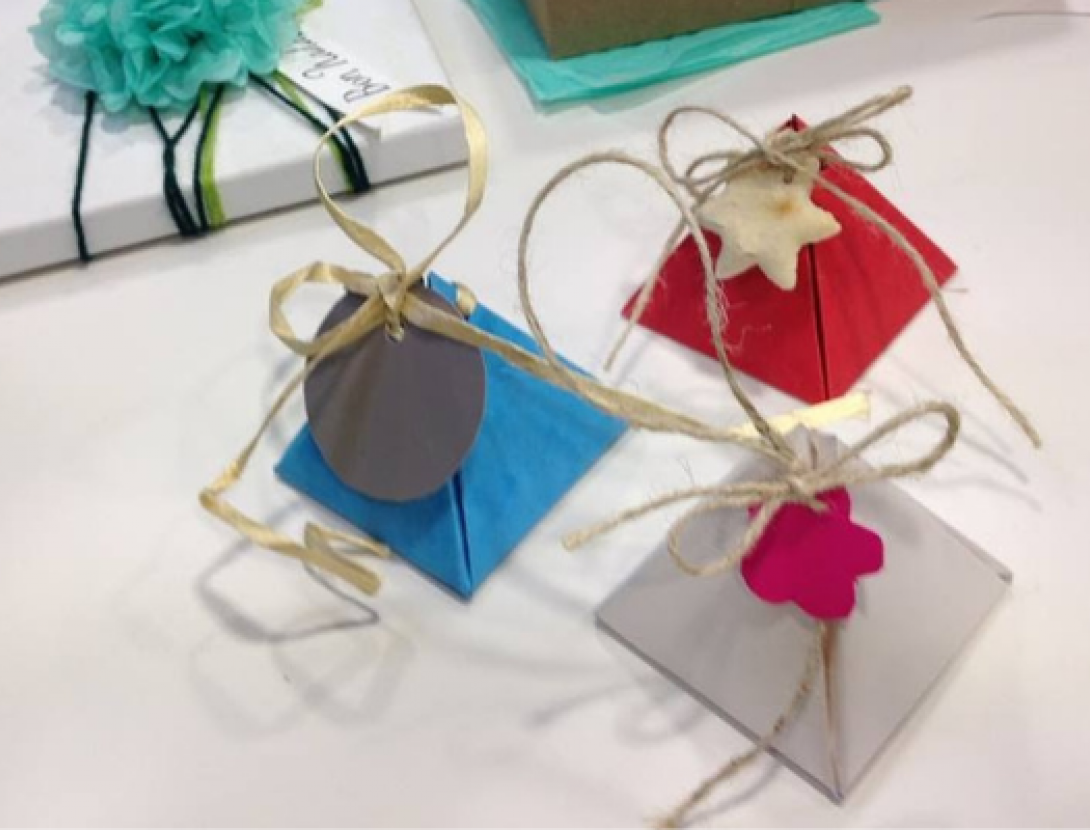 Emboliquem amb materials aprofitats!