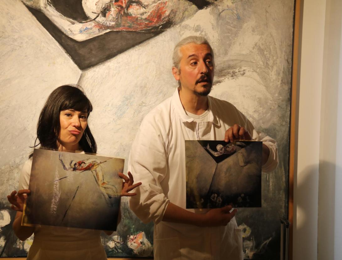 &quot;Sota les capes de Muxart&quot;. Visita performativa a l'exposició permanent.