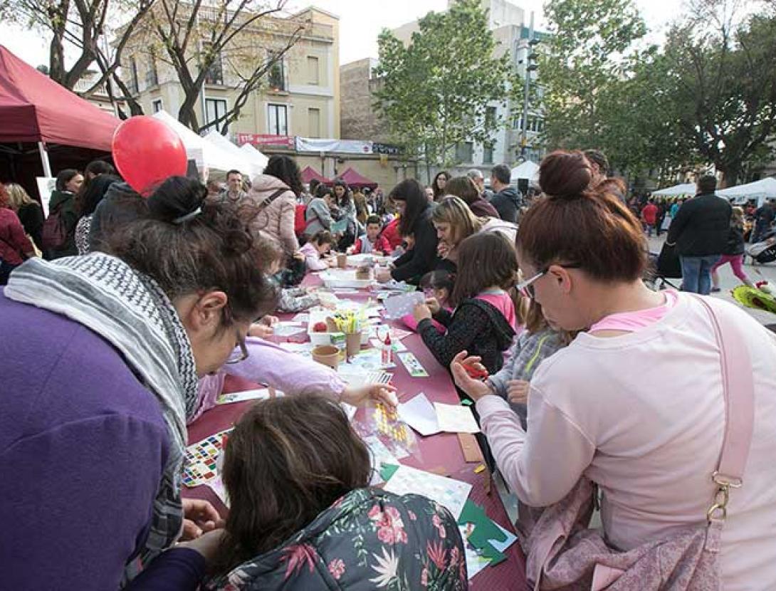 Taller de punts de llibre compromesos per St Jordi