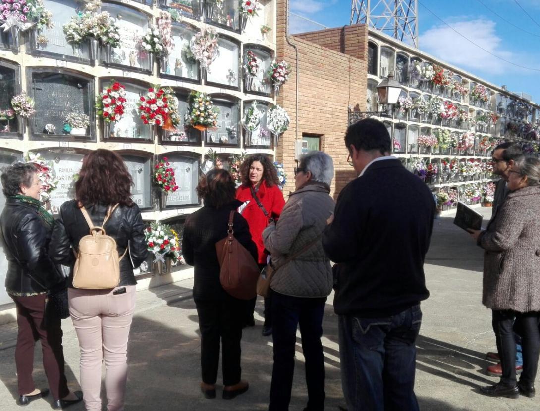 Visita cementiri.jpeg