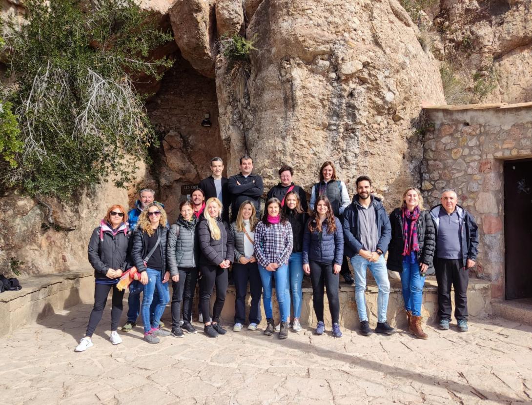 Els Punts d'Informació del Baix Llobregat visiten les Coves del Salnitre a Collbató