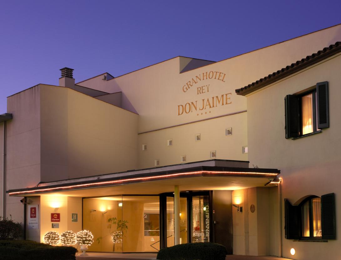 fachada don jaime media.jpg